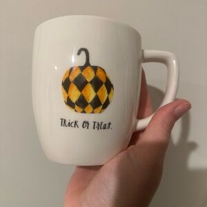 NWT Rae Dunn trick or treat Halloween mug